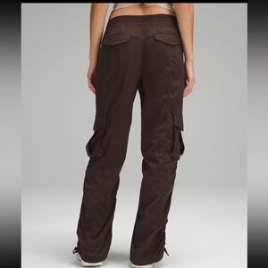 LULULEMON DANCE STUDIO RELAXED FIT MR CARGO PANTS IN ESPRESSO SZ M NWT